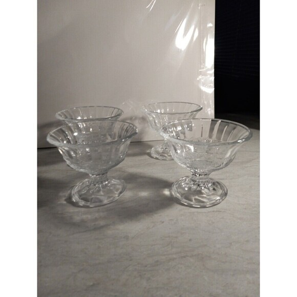 Vintage set of 4 dessert bowls . Pattern is of Scroll and Diamonds. - Picture 4 of 4